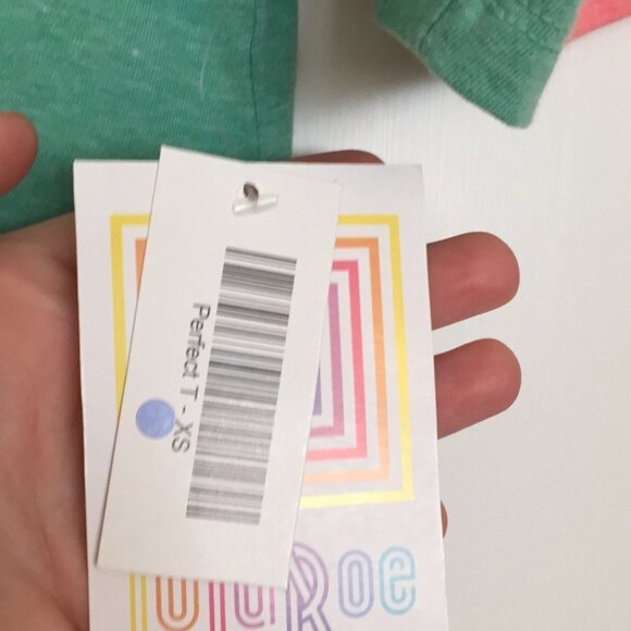 XS LuLaRoe Perfect Tee C04 33 - Picture 3 of 5